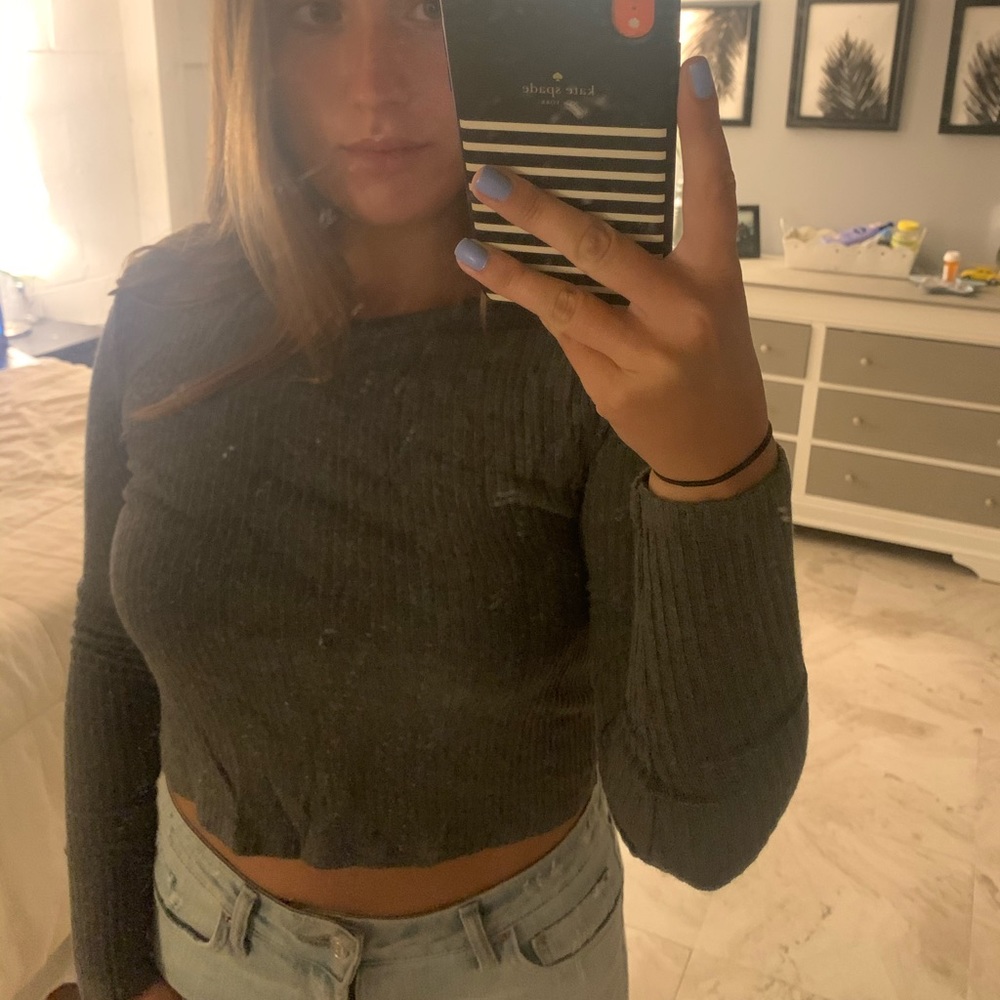 Brandy Melville cropped long sleeve :)